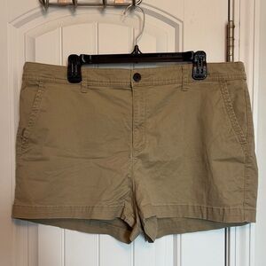 A New Day Women's Cargo Shorts - Tan